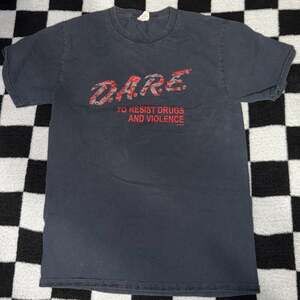 Vintage D.A.R.E. To Resist Drugs And Violence Graphic T-Shirt Size Small